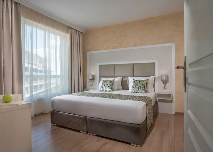 Szálloda Marina White Sands 3*